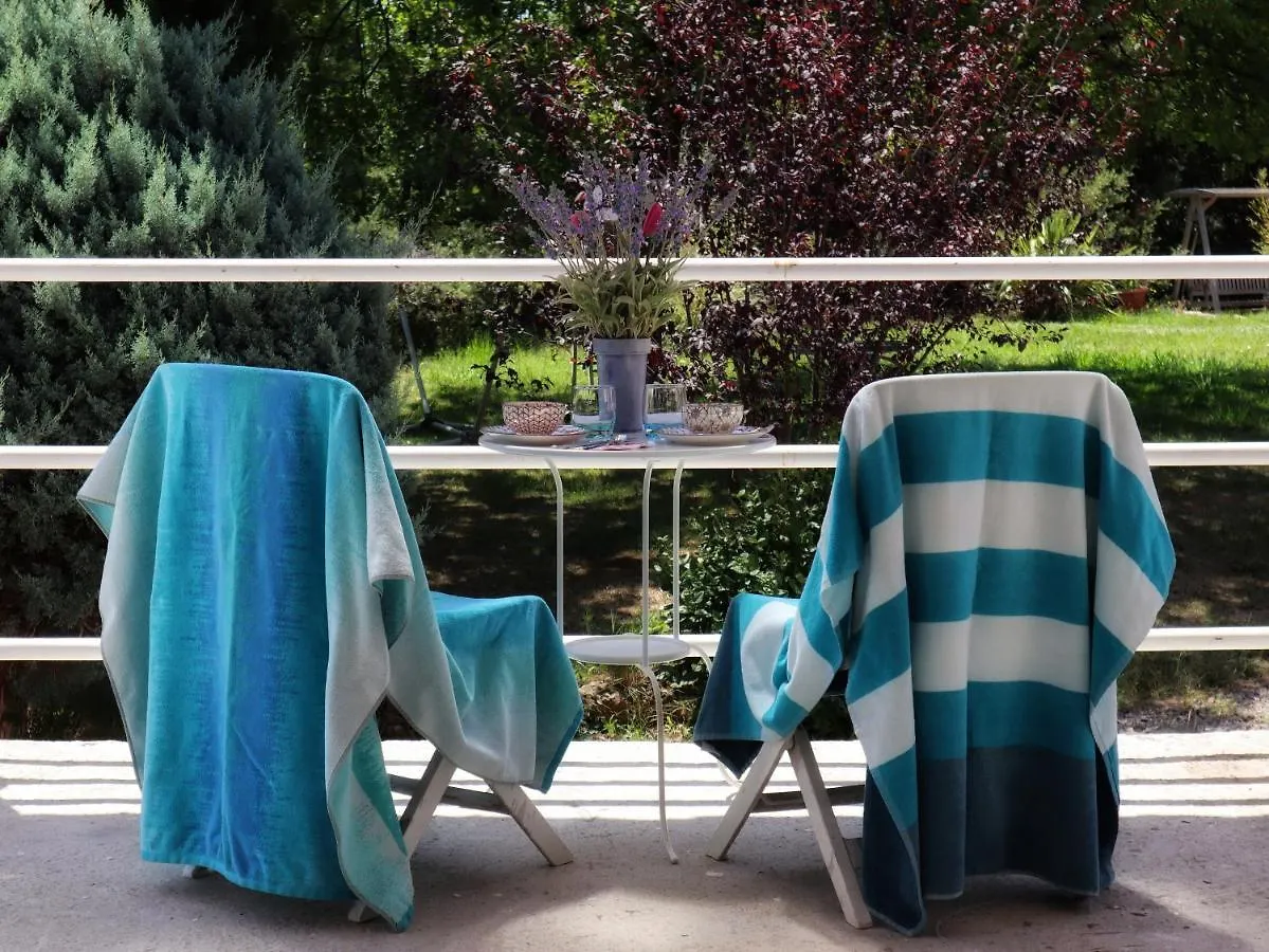 Bed and Breakfast Le Jardin des Selves à Draguignan Couette-café
